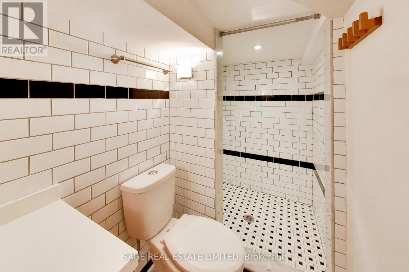 Main - 32 Castleton Avenue, Toronto, Ontario  M6N 3Z5 - Photo 22 - W13873048