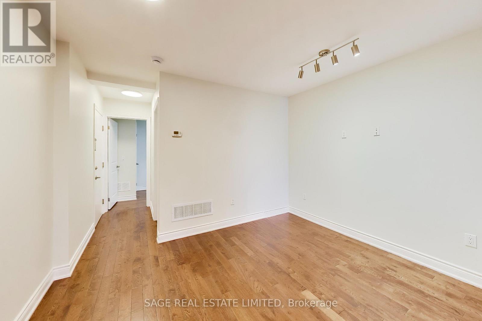 Main - 32 Castleton Avenue, Toronto, Ontario  M6N 3Z5 - Photo 8 - W13873048