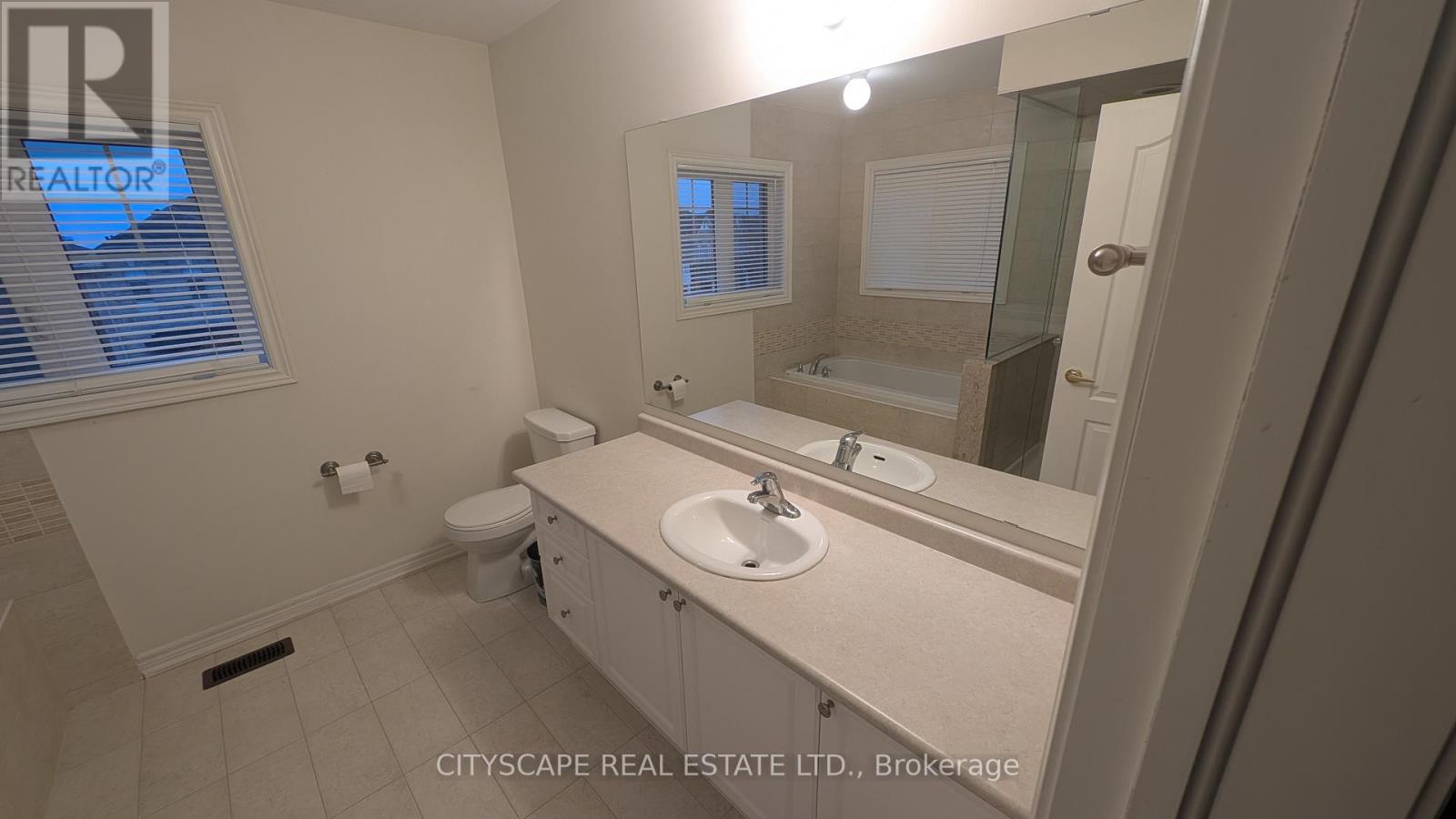 5567 Oscar Peterson Boulevard, Mississauga, Ontario  L5M 0V6 - Photo 17 - W13873058