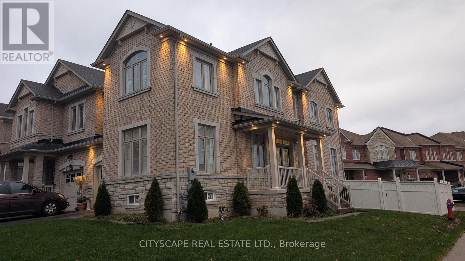 5567 Oscar Peterson Boulevard, Mississauga, Ontario  L5M 0V6 - Photo 2 - W13873058