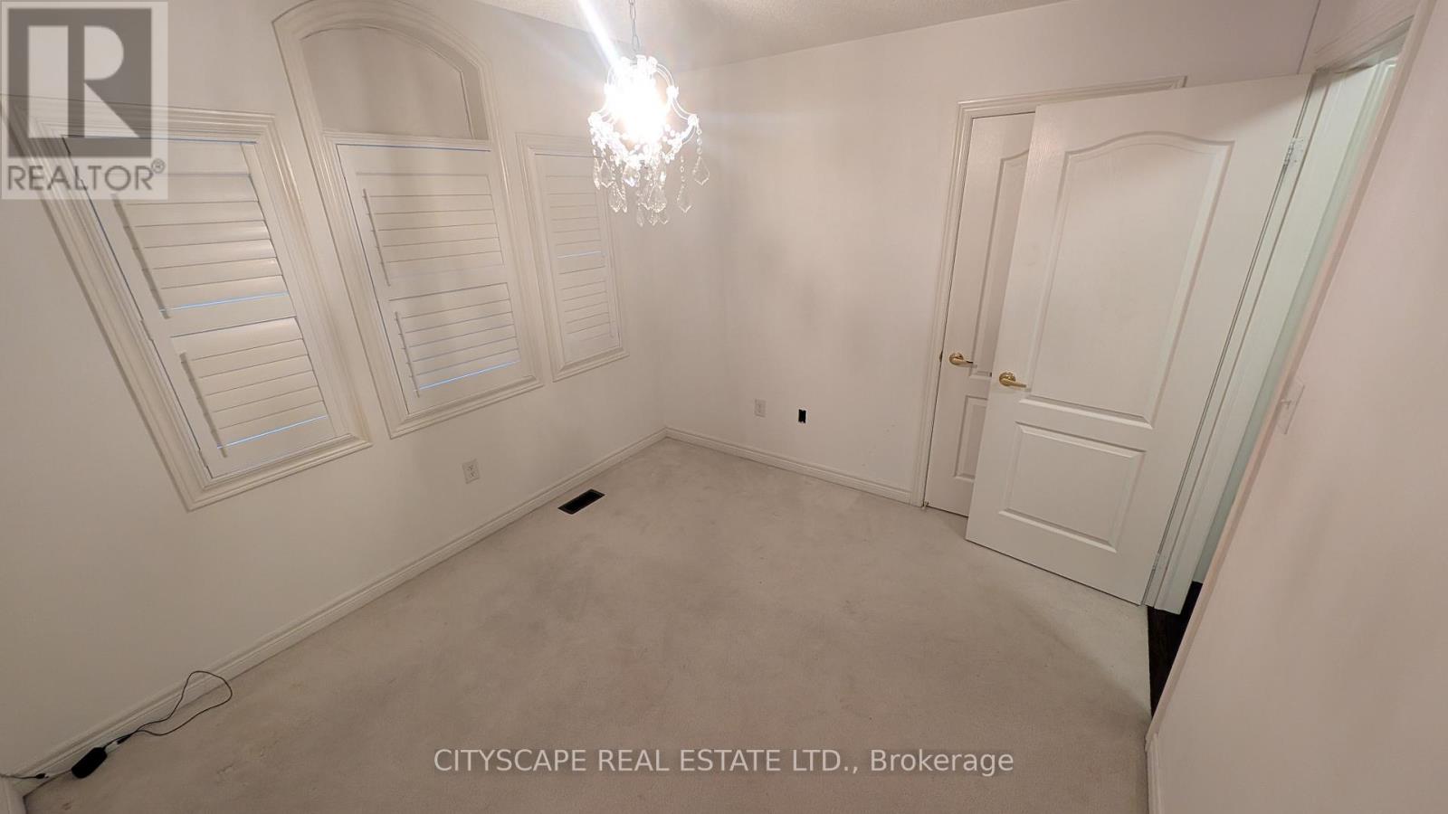 5567 Oscar Peterson Boulevard, Mississauga, Ontario  L5M 0V6 - Photo 28 - W13873058