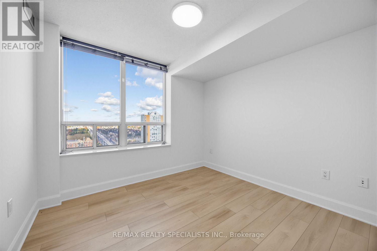 2011 - 55 Strathaven Drive W, Mississauga, Ontario  L5R 4G9 - Photo 20 - W13871224