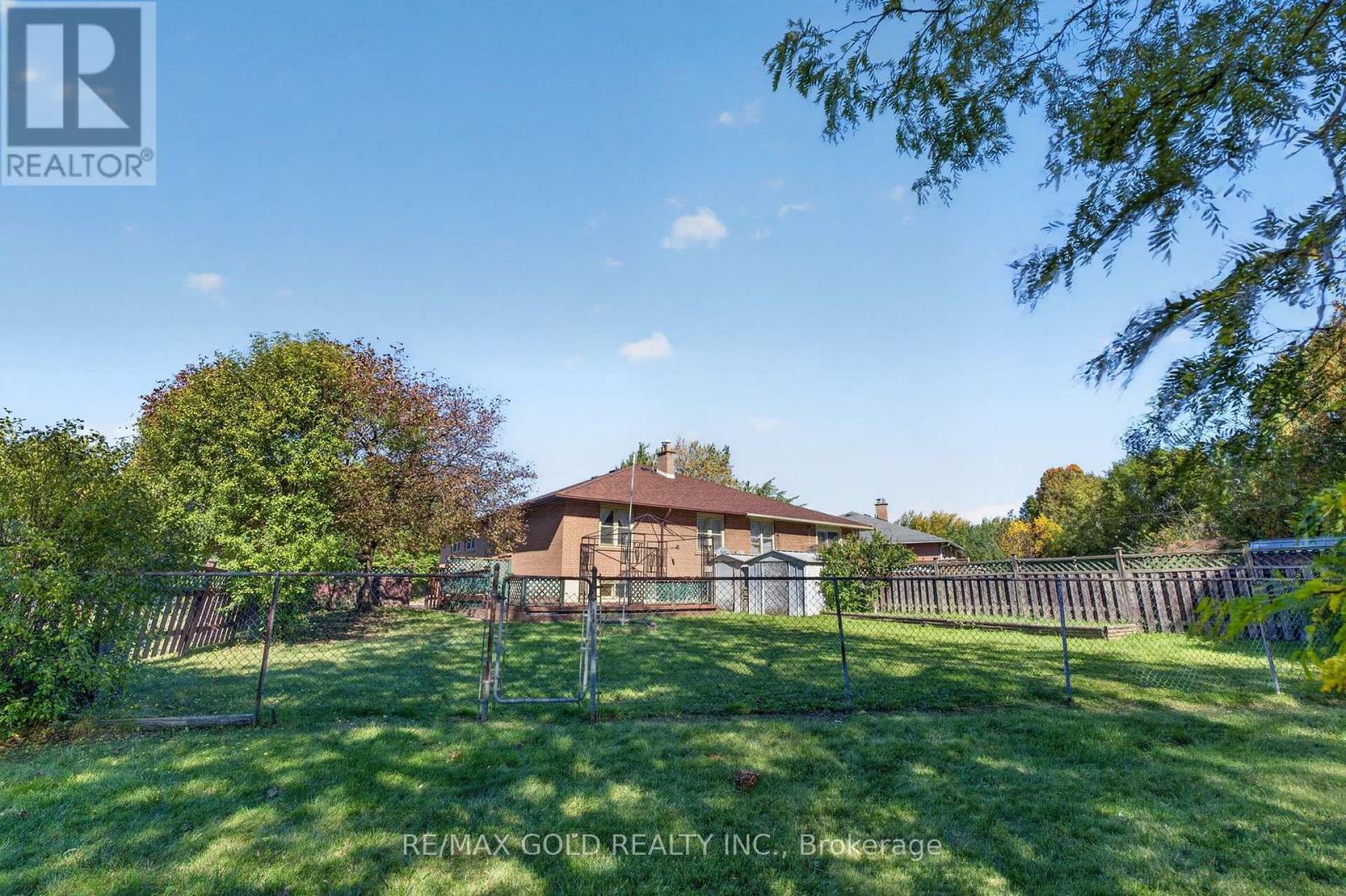 27 Alderbury Crescent, Brampton, Ontario  L6T 1P5 - Photo 2 - W13871772