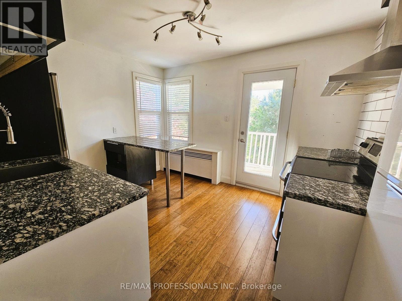 A-Upper - 119 Erb Street E, Waterloo, Ontario  N2J 1M1 - Photo 9 - X13872946