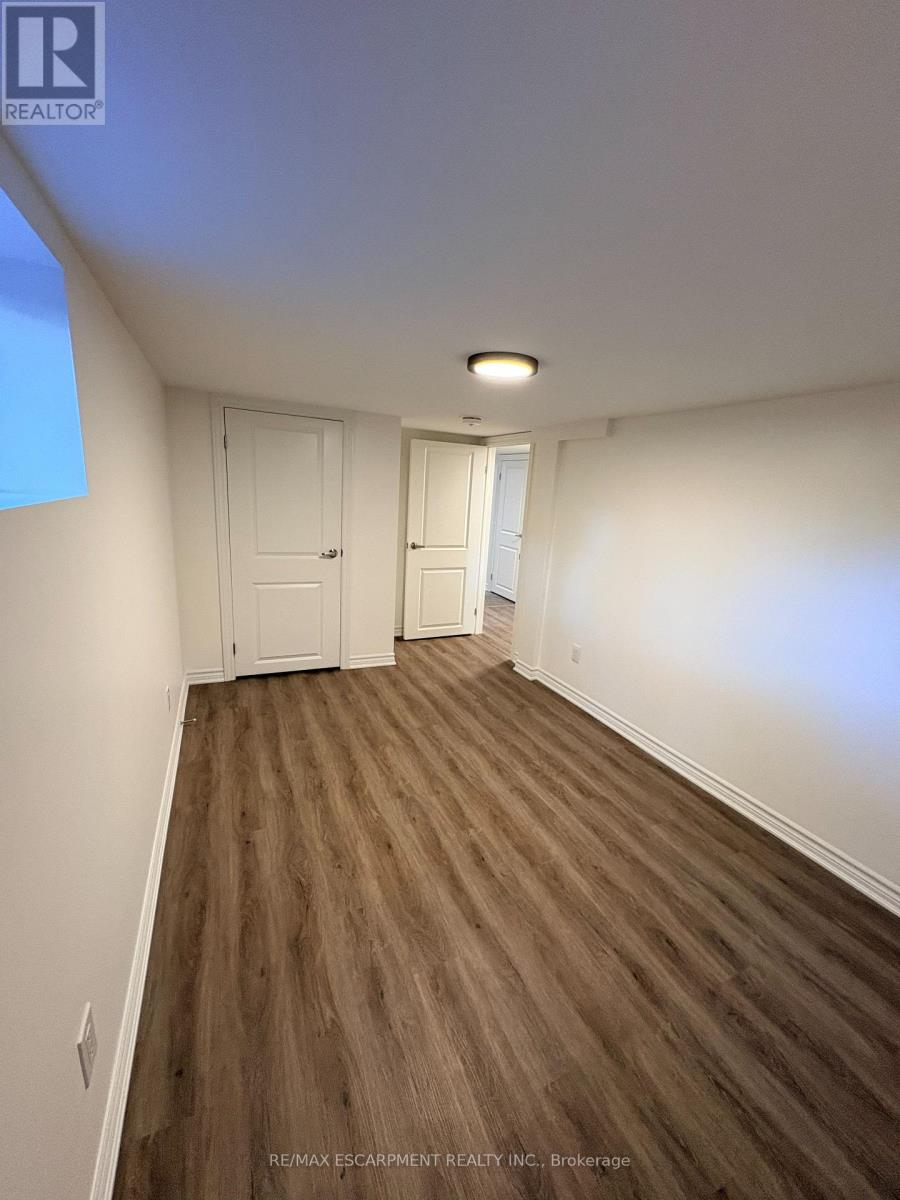 Lower - 9 East 33rd Street, Hamilton, Ontario  L8V 3S9 - Photo 9 - X13873070