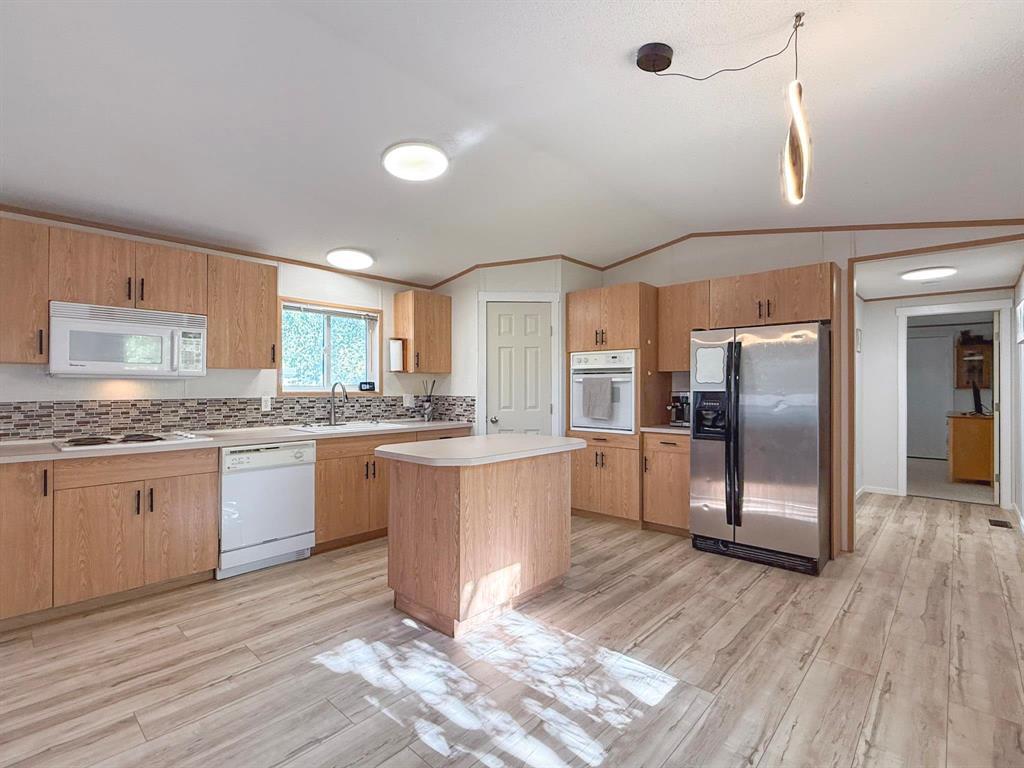 316 Willow Way, Brandon, Manitoba  R7A 7W9 - Photo 3 - 202624681