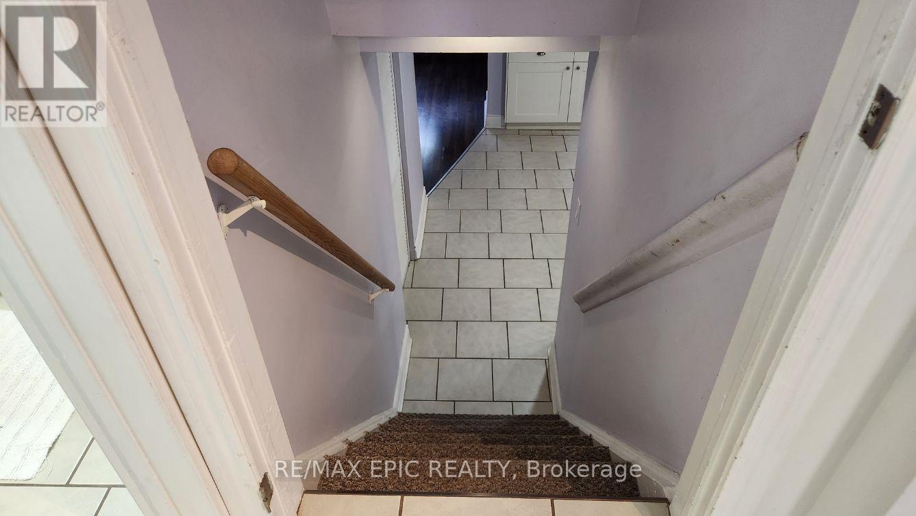 3389 Kelowna Court, Mississauga, Ontario L5C 2E5 - Photo 23 - W13782072