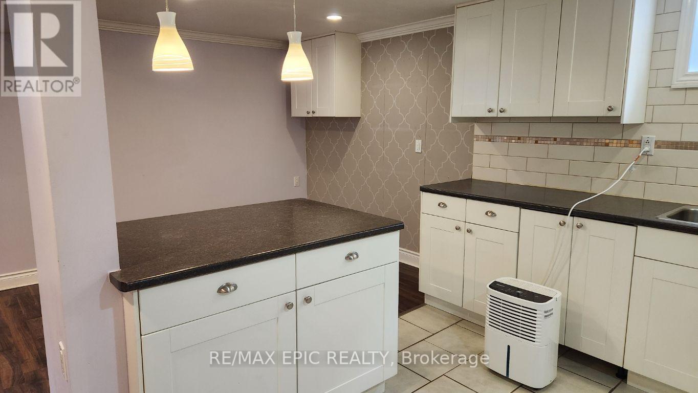 3389 Kelowna Court, Mississauga, Ontario L5C 2E5 - Photo 24 - W13782072