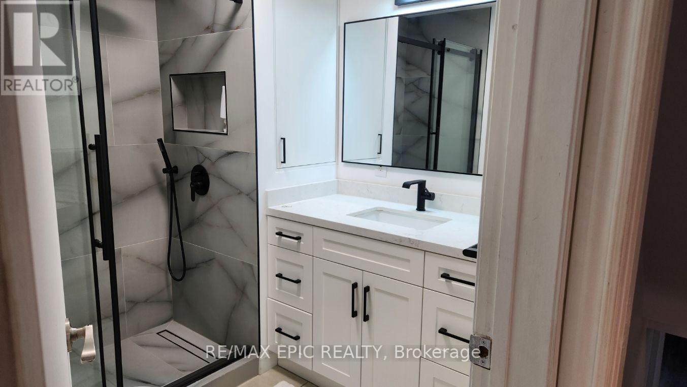 3389 Kelowna Court, Mississauga, Ontario L5C 2E5 - Photo 20 - W13782072