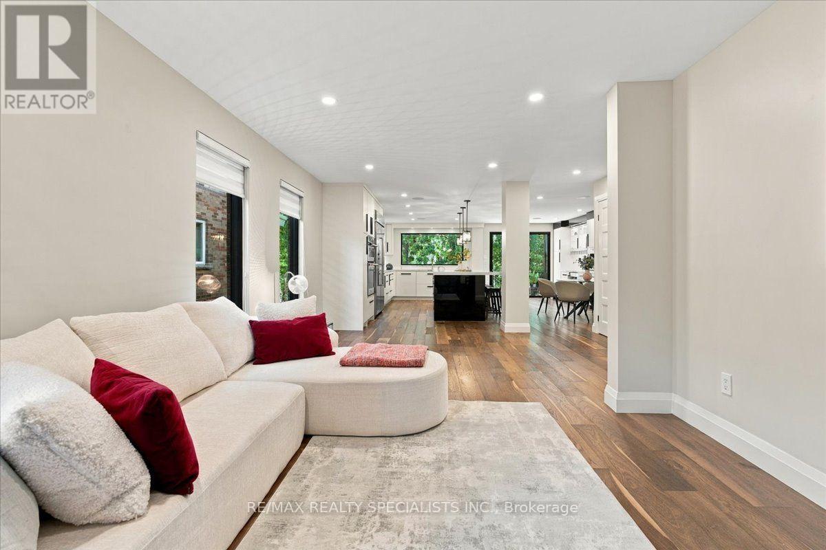 1131 Highgate Place, Mississauga, Ontario  L4W 3H3 - Photo 9 - W13872558