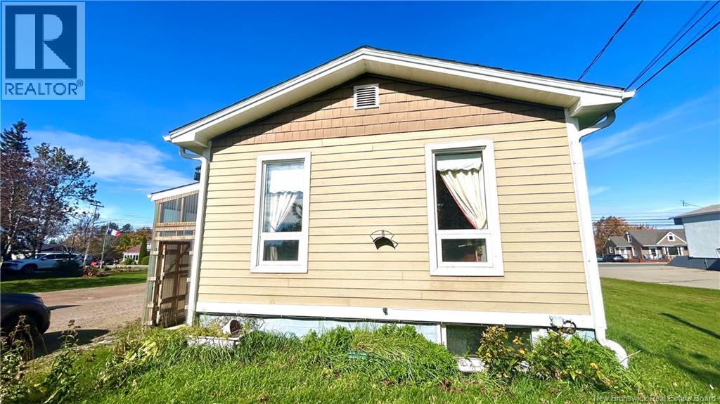 676 St-Pierre O Boulevard, Caraquet, New Brunswick  E1W 1A1 - Photo 7 - NB149204
