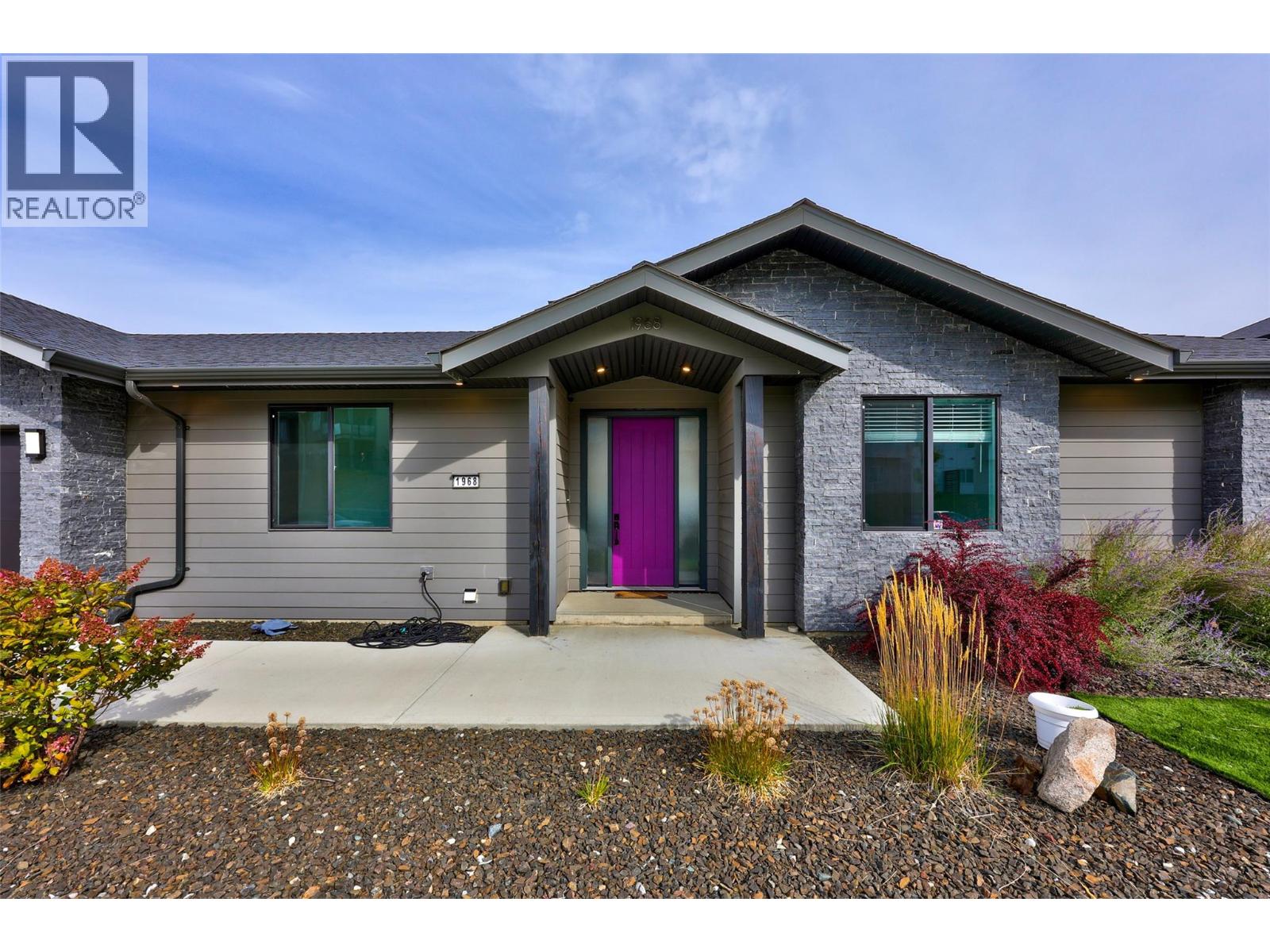 1968 Qu'appelle Boulevard, Kamloops, British Columbia  V2E 0C1 - Photo 5 - 10402809