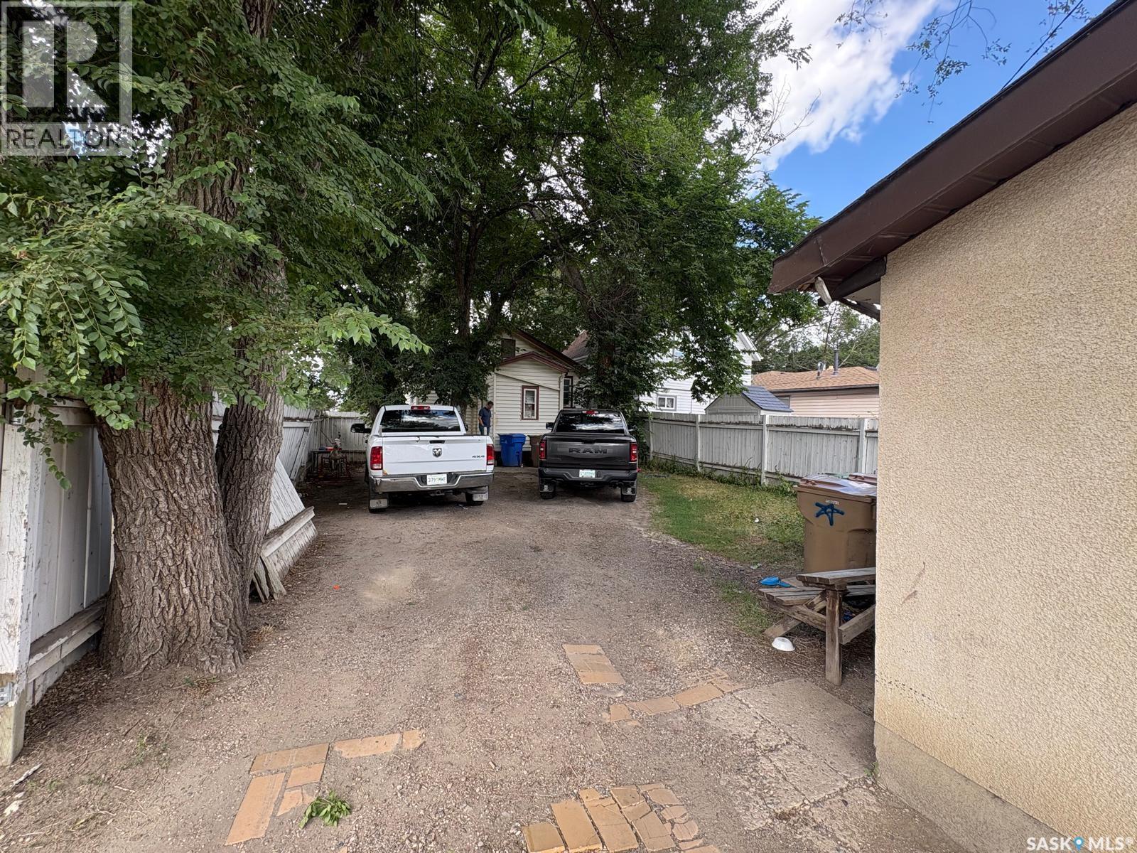 1579 Athol Street, Regina, Saskatchewan  S4T 3C9 - Photo 3 - SK050539