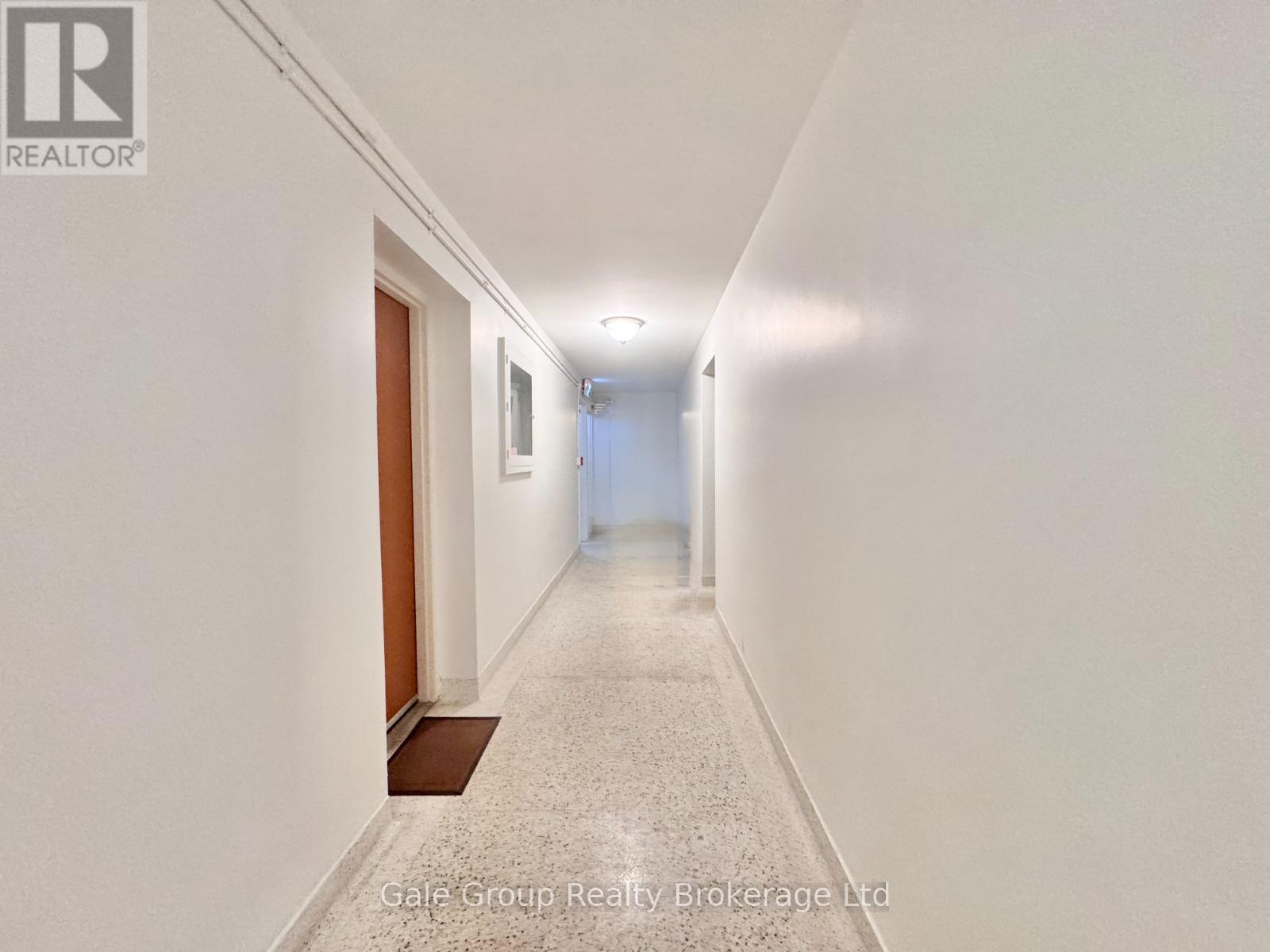 Unit-6 - 25 Paisley Boulevard E, Mississauga, Ontario  L5A 1P3 - Photo 2 - W13873120