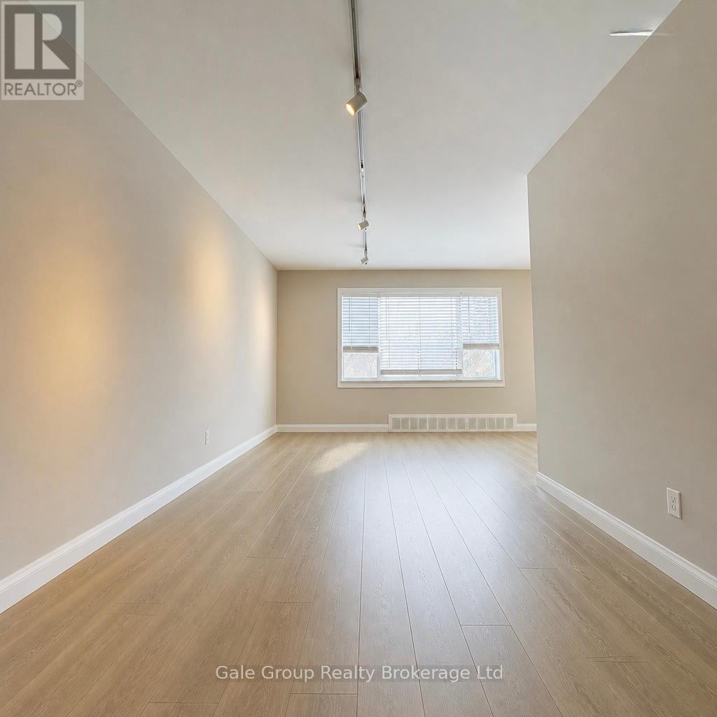 Unit-6 - 25 Paisley Boulevard E, Mississauga, Ontario  L5A 1P3 - Photo 4 - W13873120