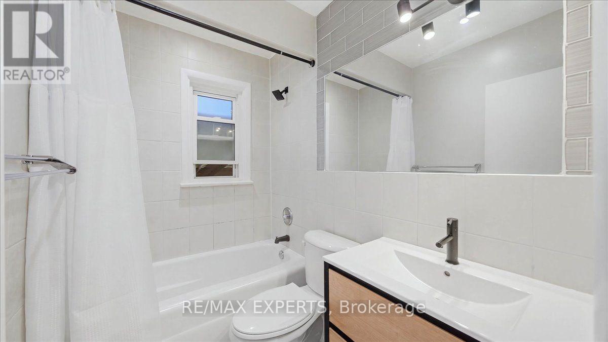 18 Robson Place, Toronto, Ontario  M2R 2Y3 - Photo 14 - C13873112