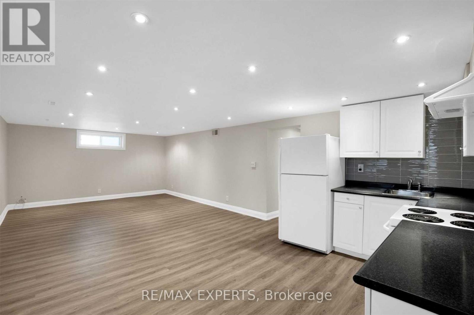 18 Robson Place, Toronto, Ontario  M2R 2Y3 - Photo 25 - C13873112