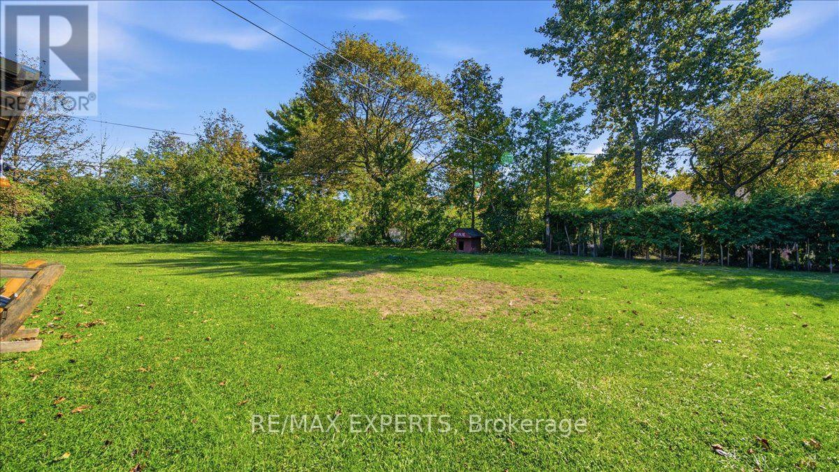 18 Robson Place, Toronto, Ontario  M2R 2Y3 - Photo 30 - C13873112