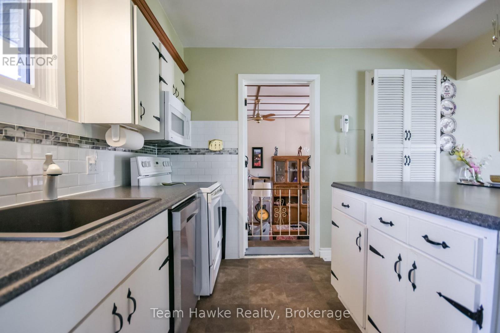 71 Edward Street, Penetanguishene, Ontario  L9M 1J8 - Photo 20 - S13873314
