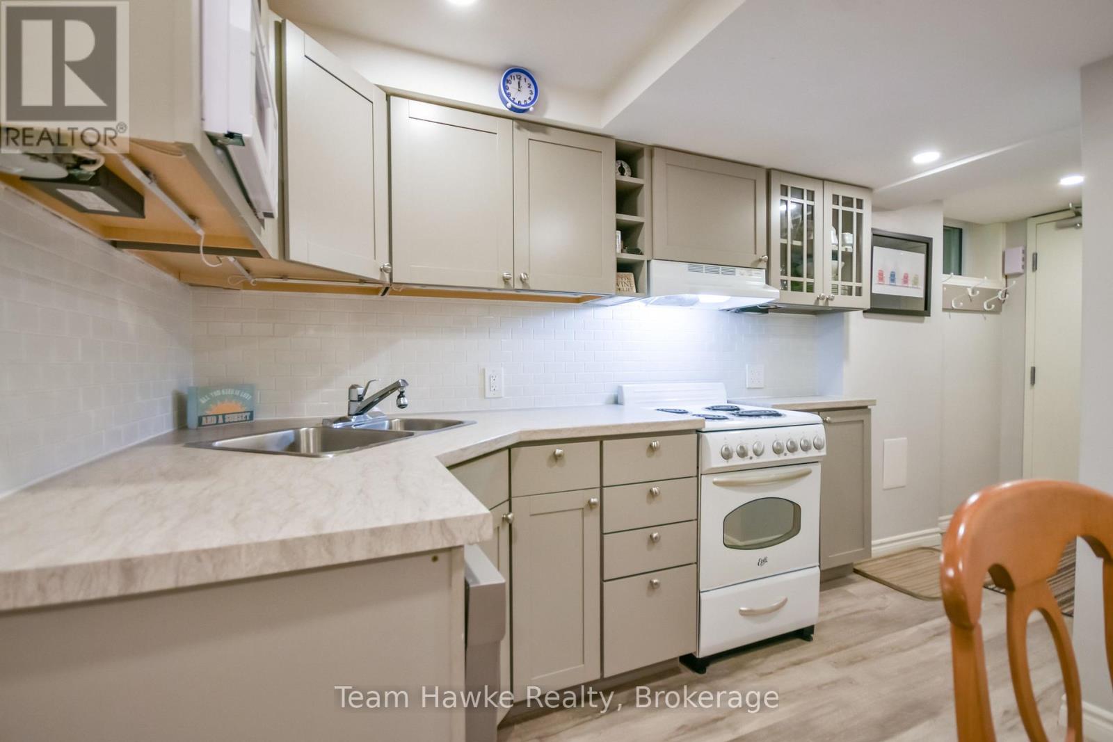 71 Edward Street, Penetanguishene, Ontario  L9M 1J8 - Photo 34 - S13873314