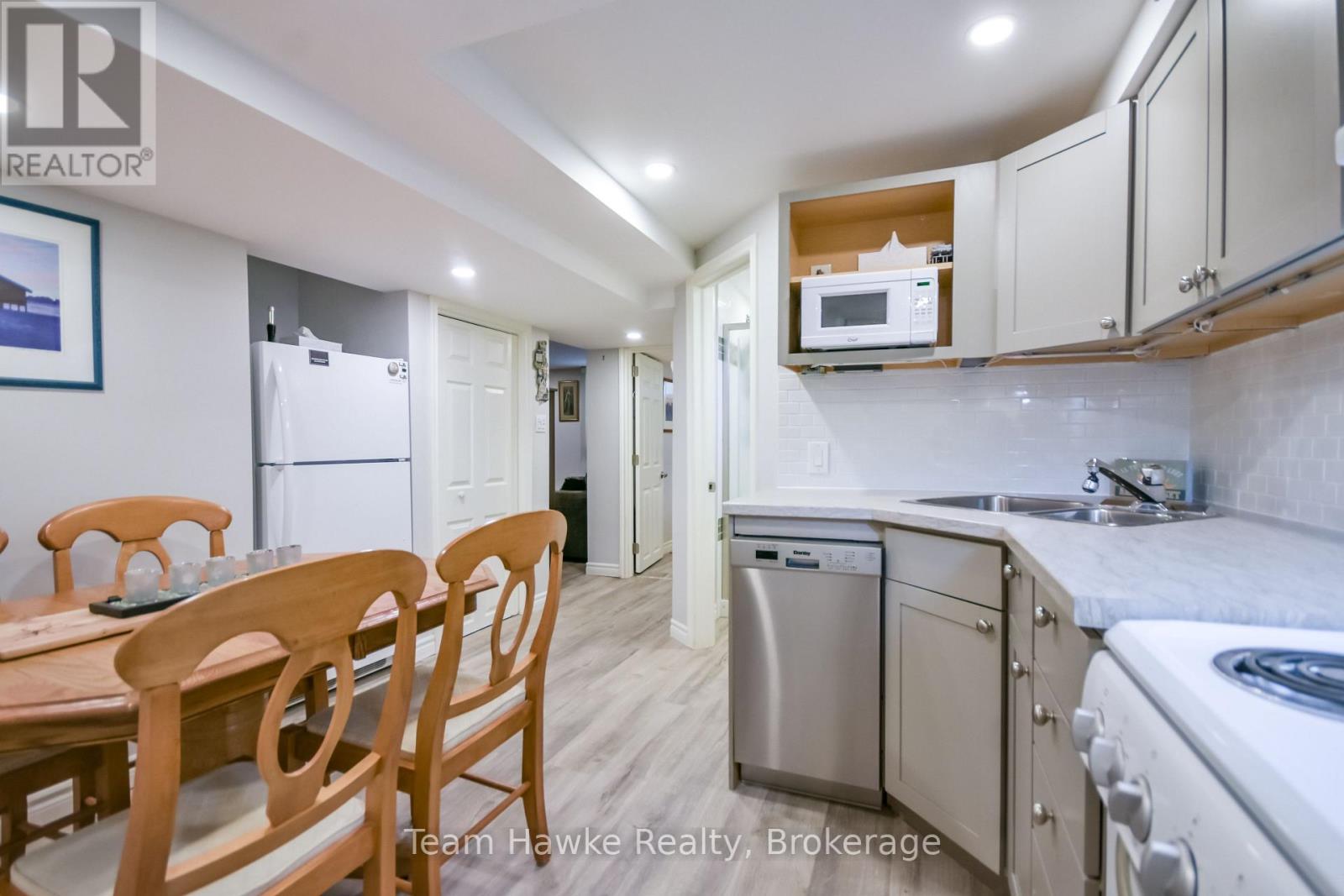 71 Edward Street, Penetanguishene, Ontario  L9M 1J8 - Photo 35 - S13873314