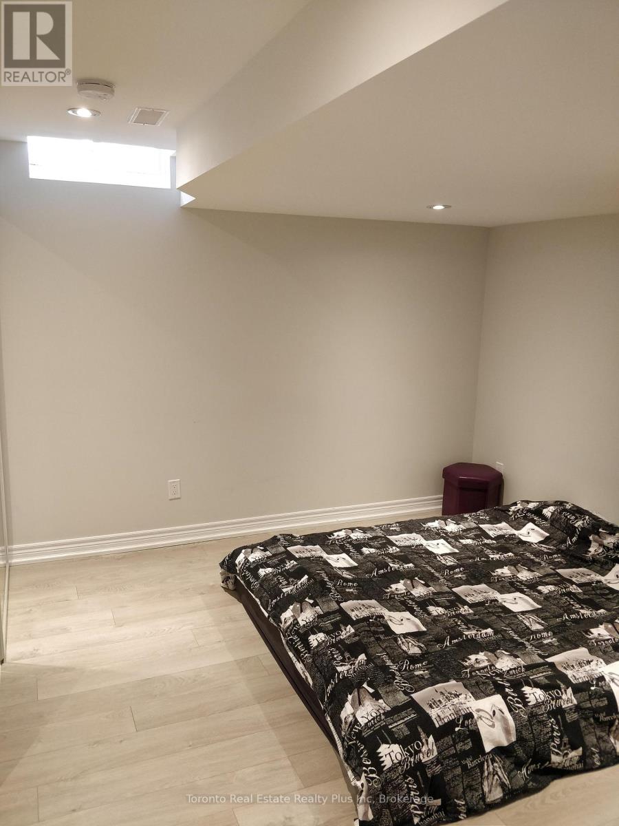 21 Delphinium Avenue, Richmond Hill, Ontario  L4E 4N6 - Photo 3 - N13864198
