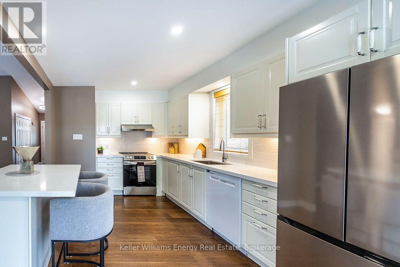 212 Wilmot Trail, Clarington, Ontario  L1B 1B2 - Photo 6 - E13853862
