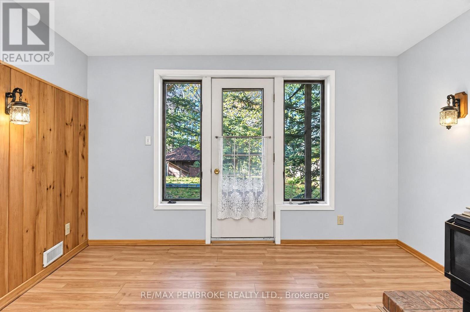 14 Roy Street, Petawawa, Ontario  K8H 3A6 - Photo 32 - X13870466