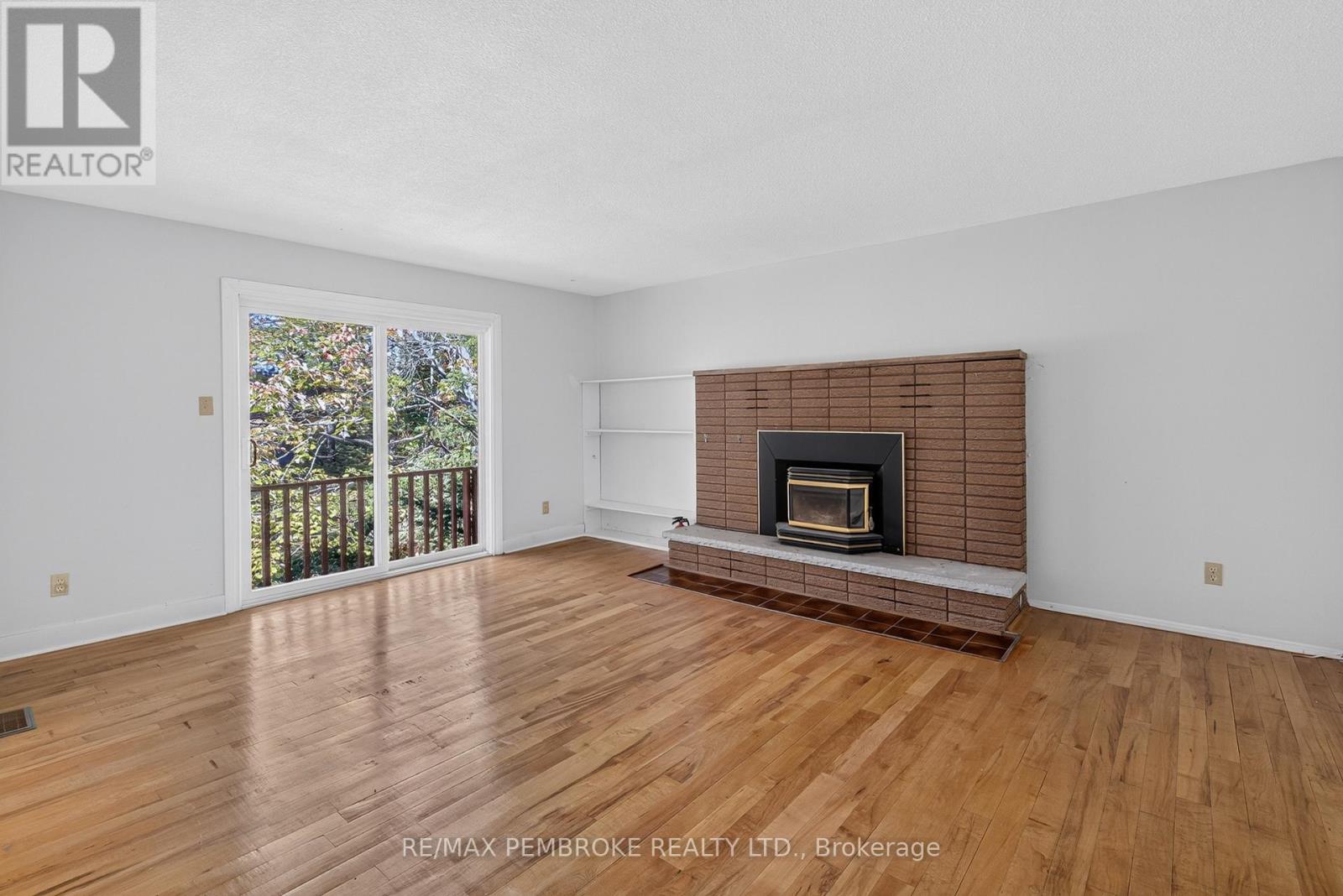 14 Roy Street, Petawawa, Ontario  K8H 3A6 - Photo 4 - X13870466