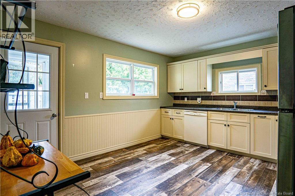 19 Victory Avenue, Fredericton, New Brunswick  E3A 3V6 - Photo 12 - NB148754