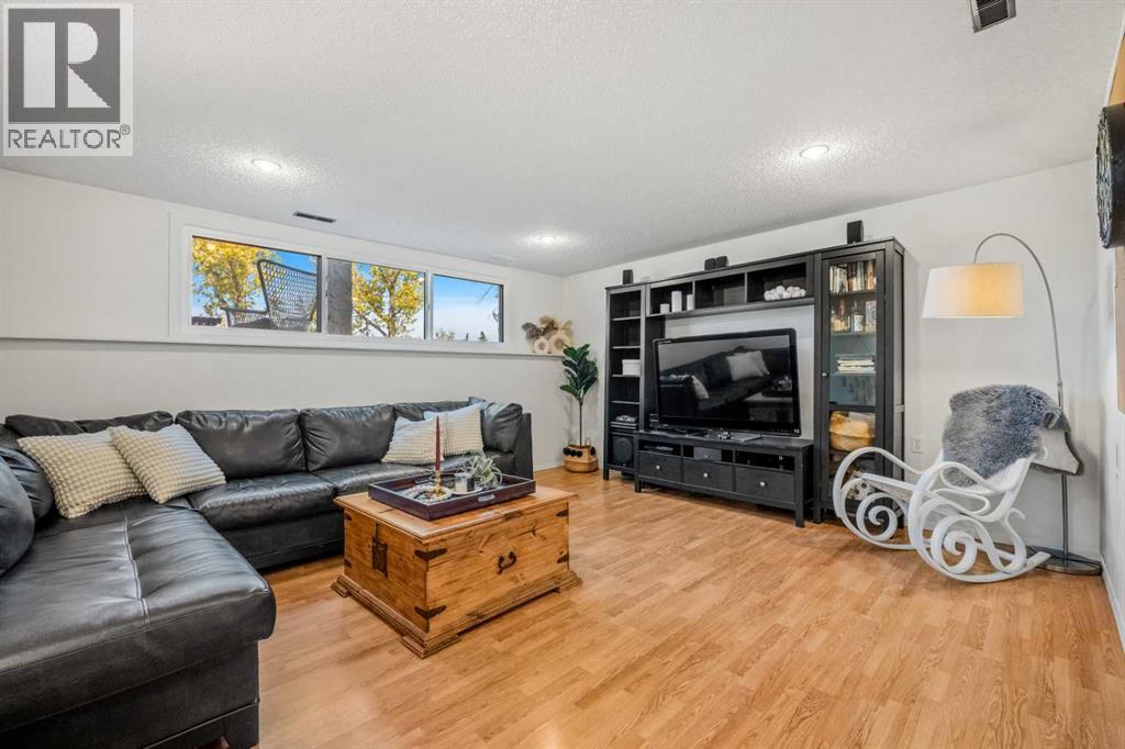 68 Lake Emerald Road SE, Calgary, Alberta  T2J 2J7 - Photo 30 - A2349616