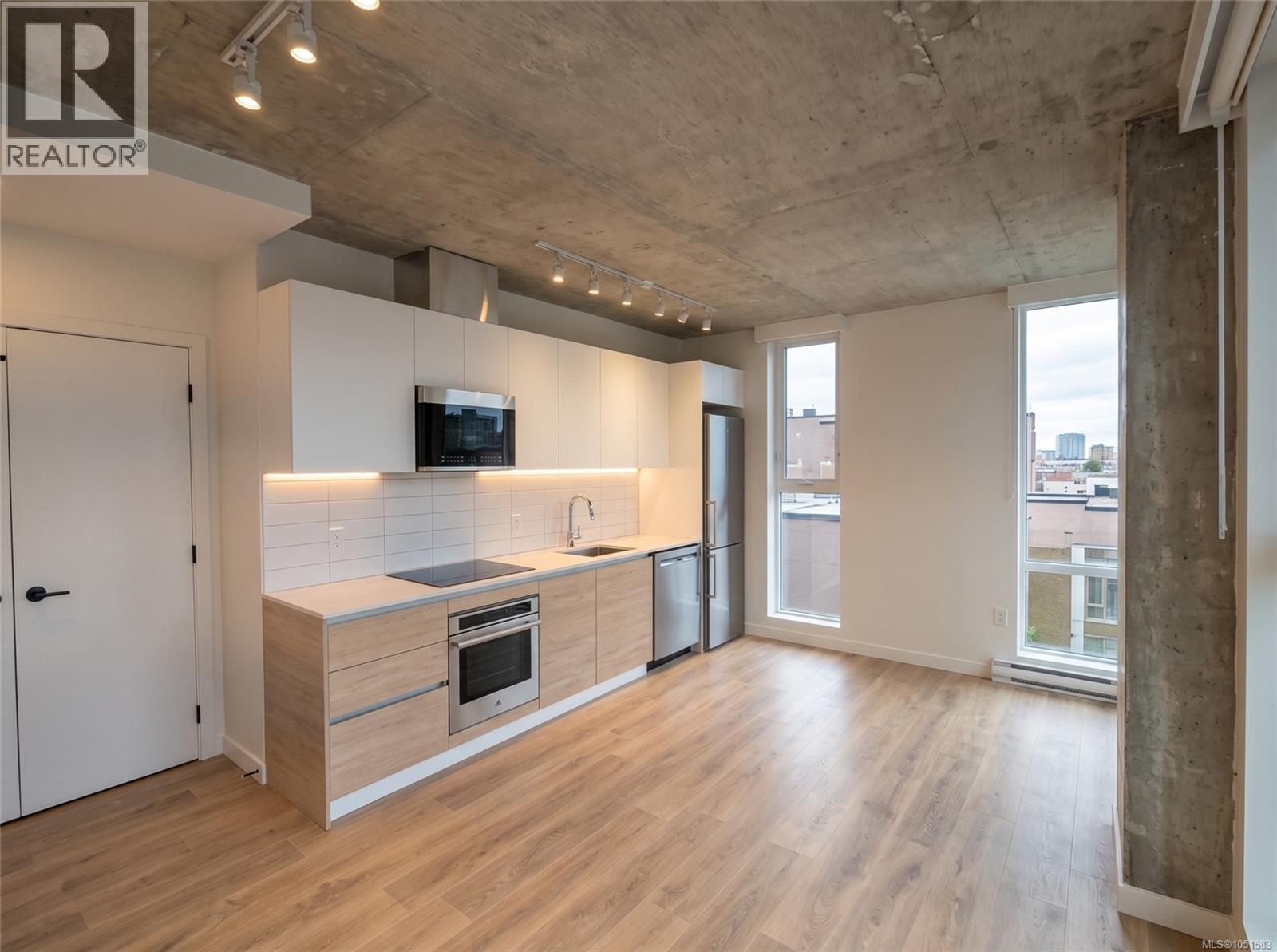 409 1097 View St