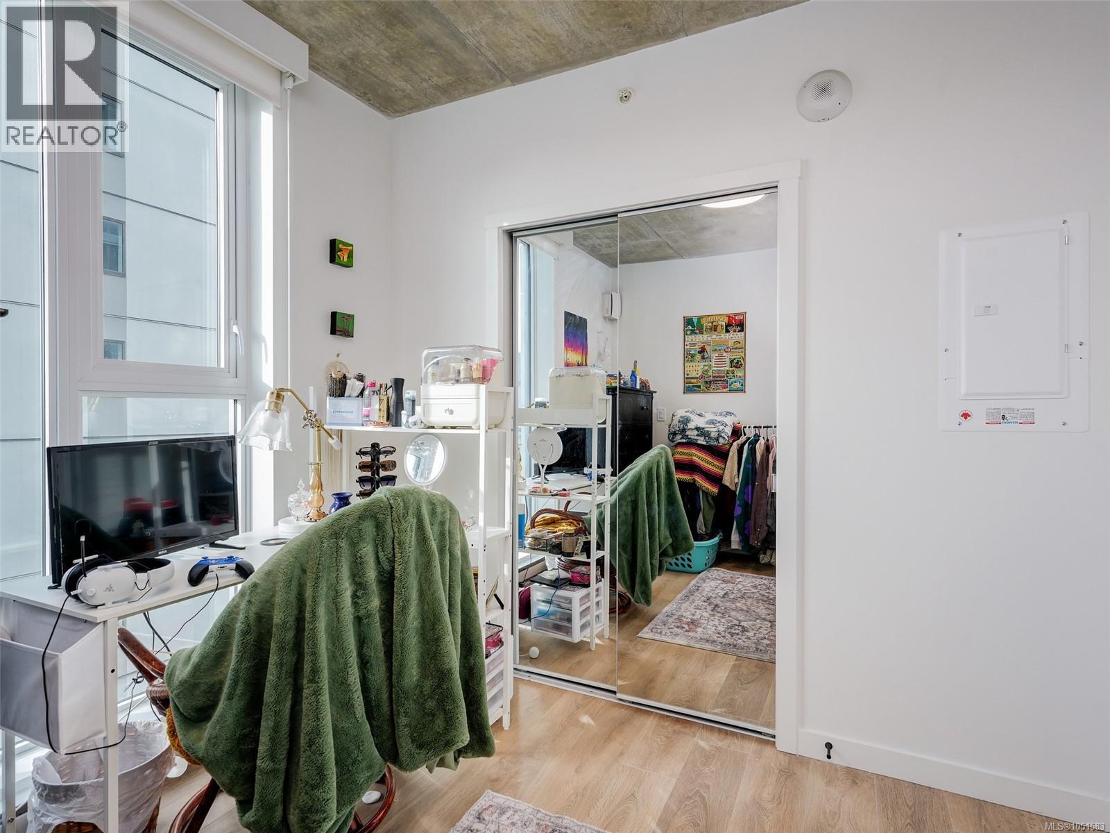 409 1097 View St
