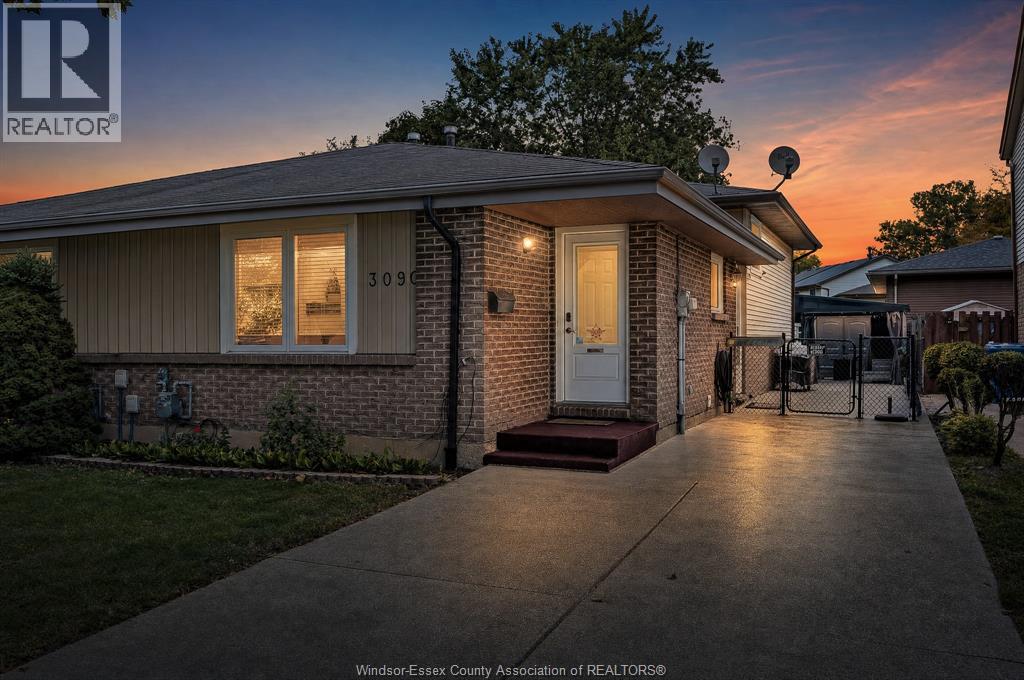 3090 Fairlane Crescent, Windsor, Ontario  N8W 4Y6 - Photo 3 - 26024165