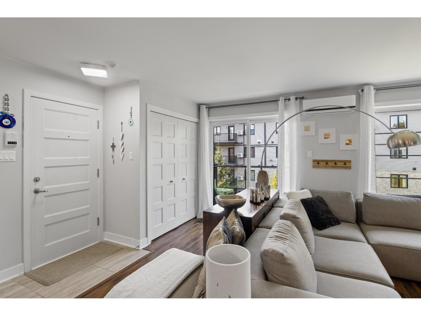 130 Rue des Aubépines|#201 Vaudreuil-Dorion Quebec Canada J7V0M9 4
