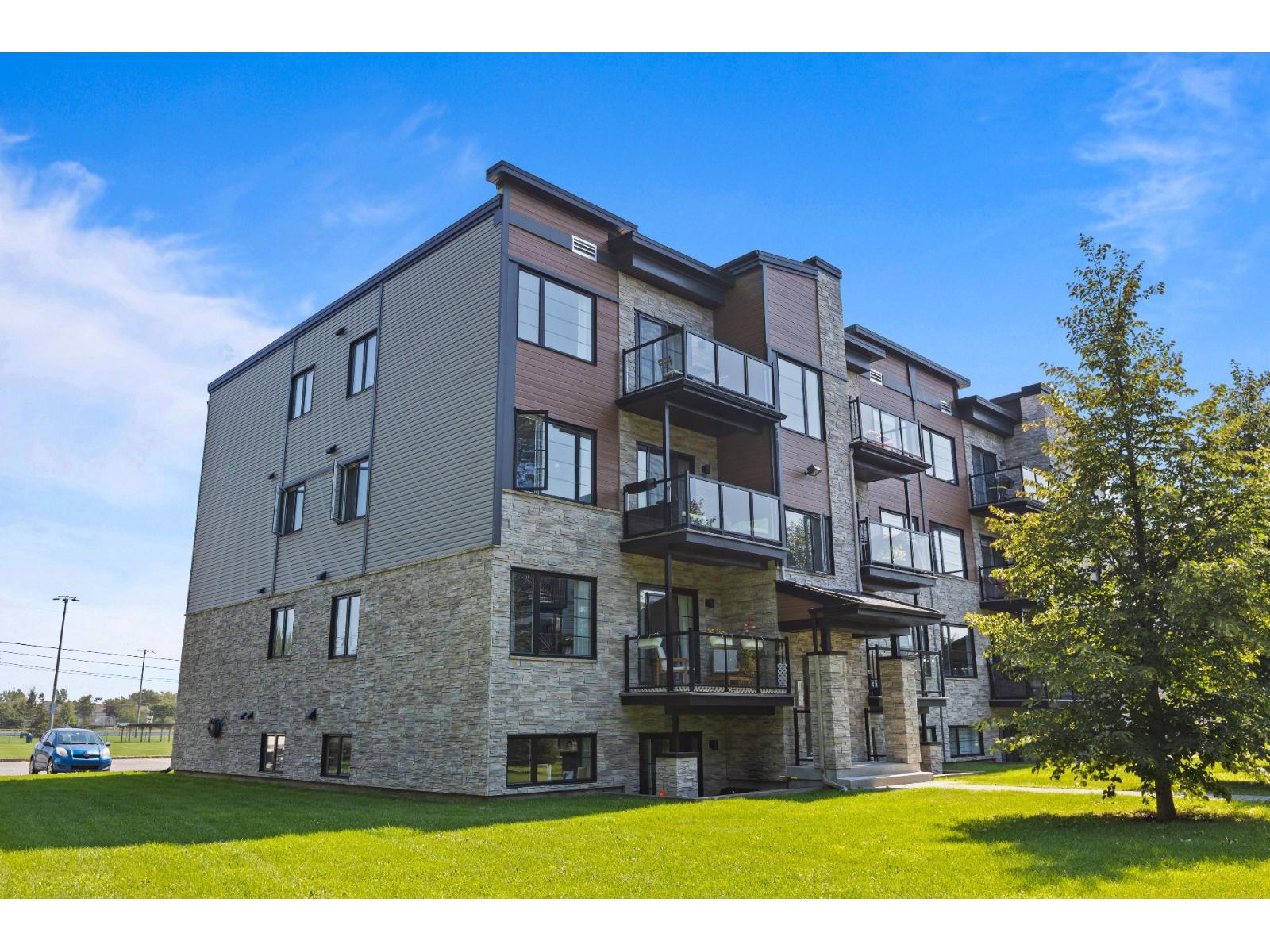 130 Rue des Aubépines|#201 Vaudreuil-Dorion Quebec Canada J7V0M9 2