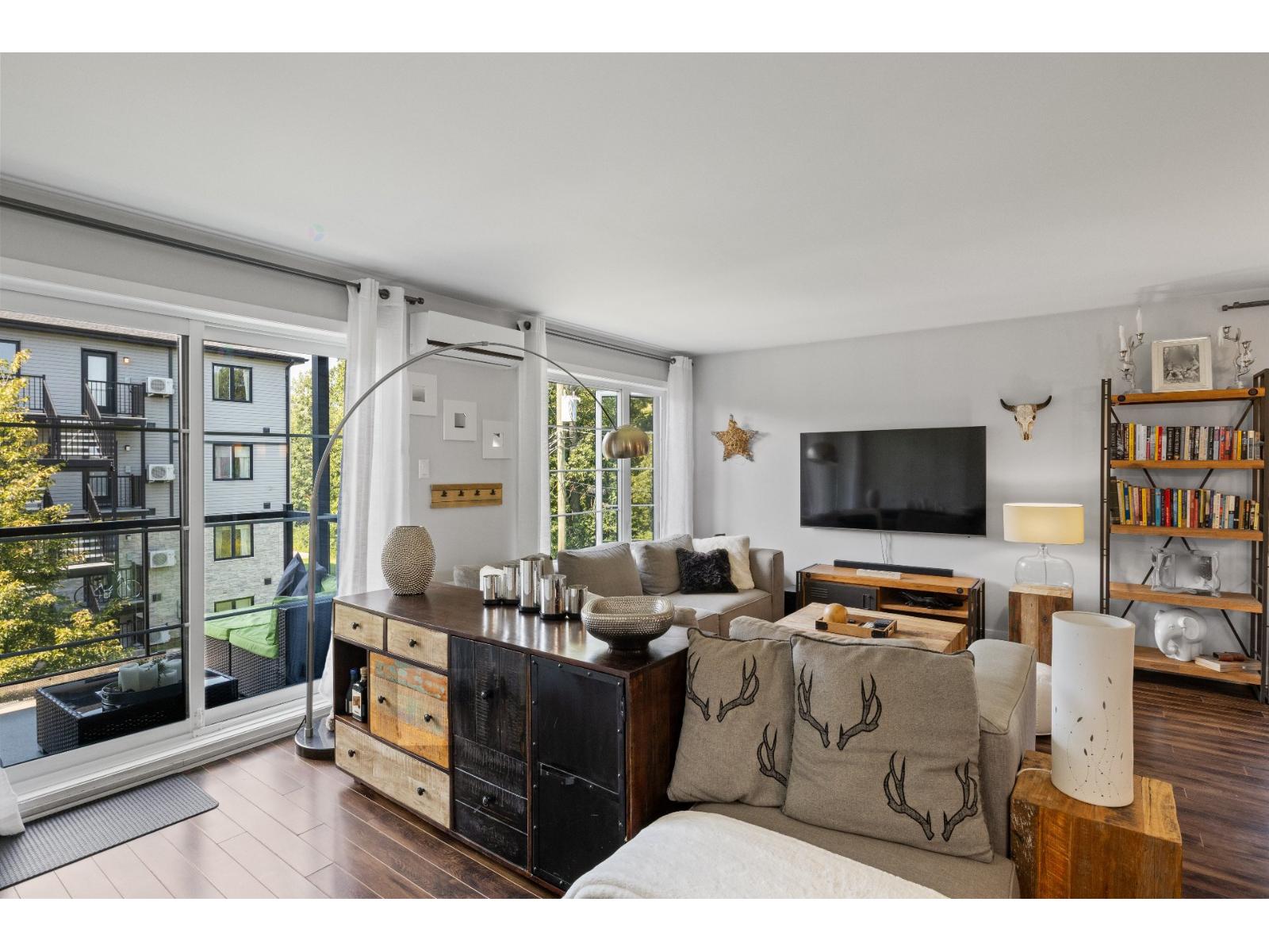 130 Rue des Aubépines|#201 Vaudreuil-Dorion Quebec Canada J7V0M9 5