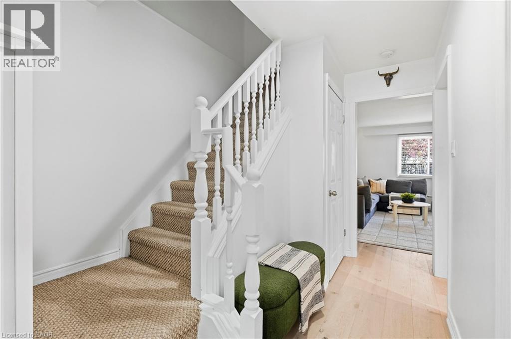 37 Bayview Drive, Grimsby, Ontario  L3M 4Z6 - Photo 3 - 40869408