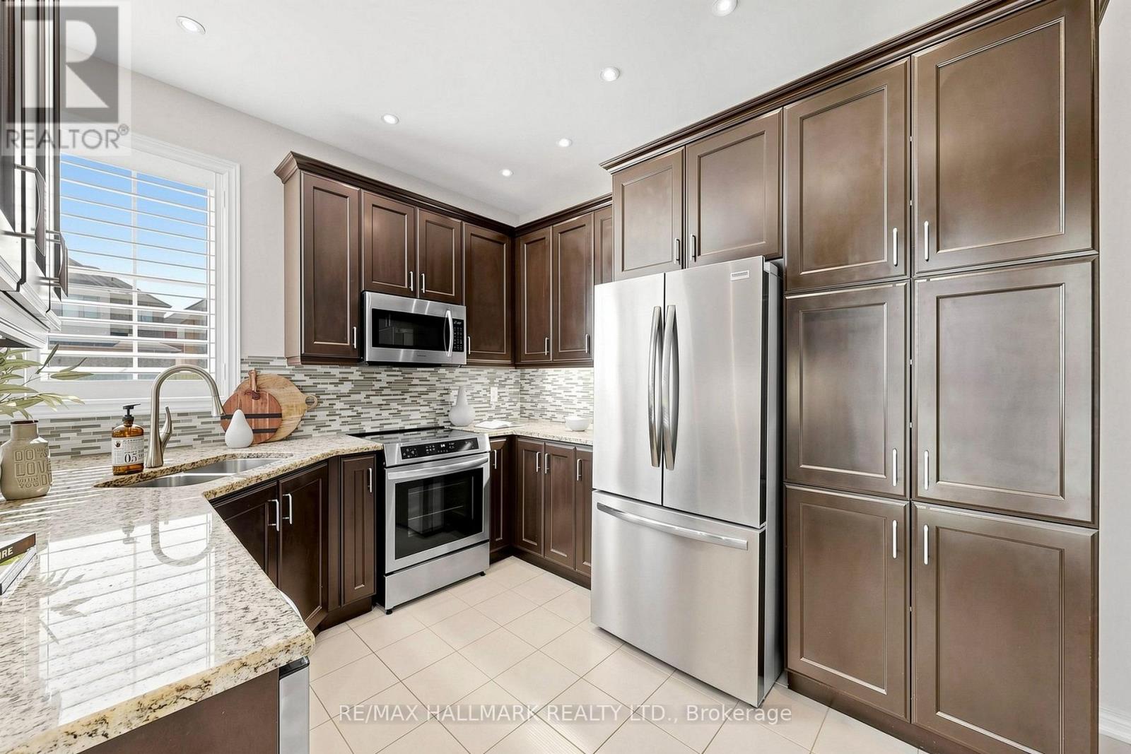 1 Bassview Court, Richmond Hill, Ontario  L4E 0M3 - Photo 13 - N13873364
