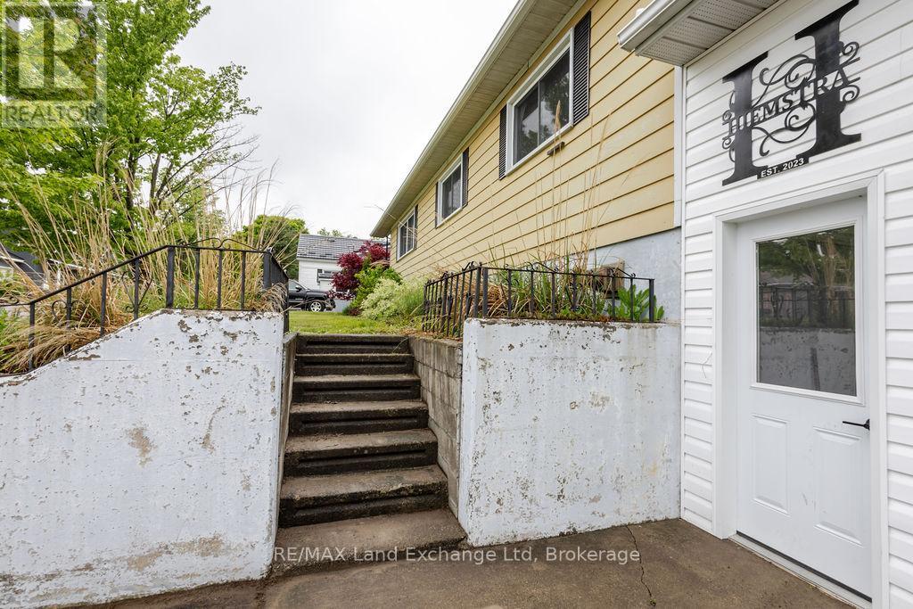 463 Wolsley Street, Huron-Kinloss, Ontario N0G 2H0 - Photo 3 - X13873398