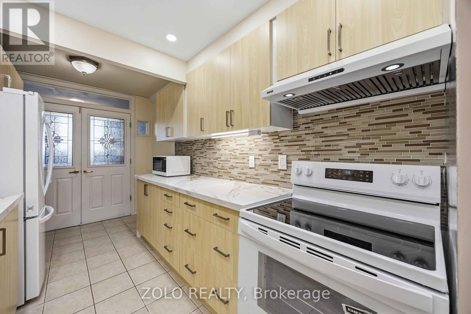 2003 - 812 Burnhamthorpe Road, Toronto, Ontario M9C 4W1 - Photo 20 - W13873402