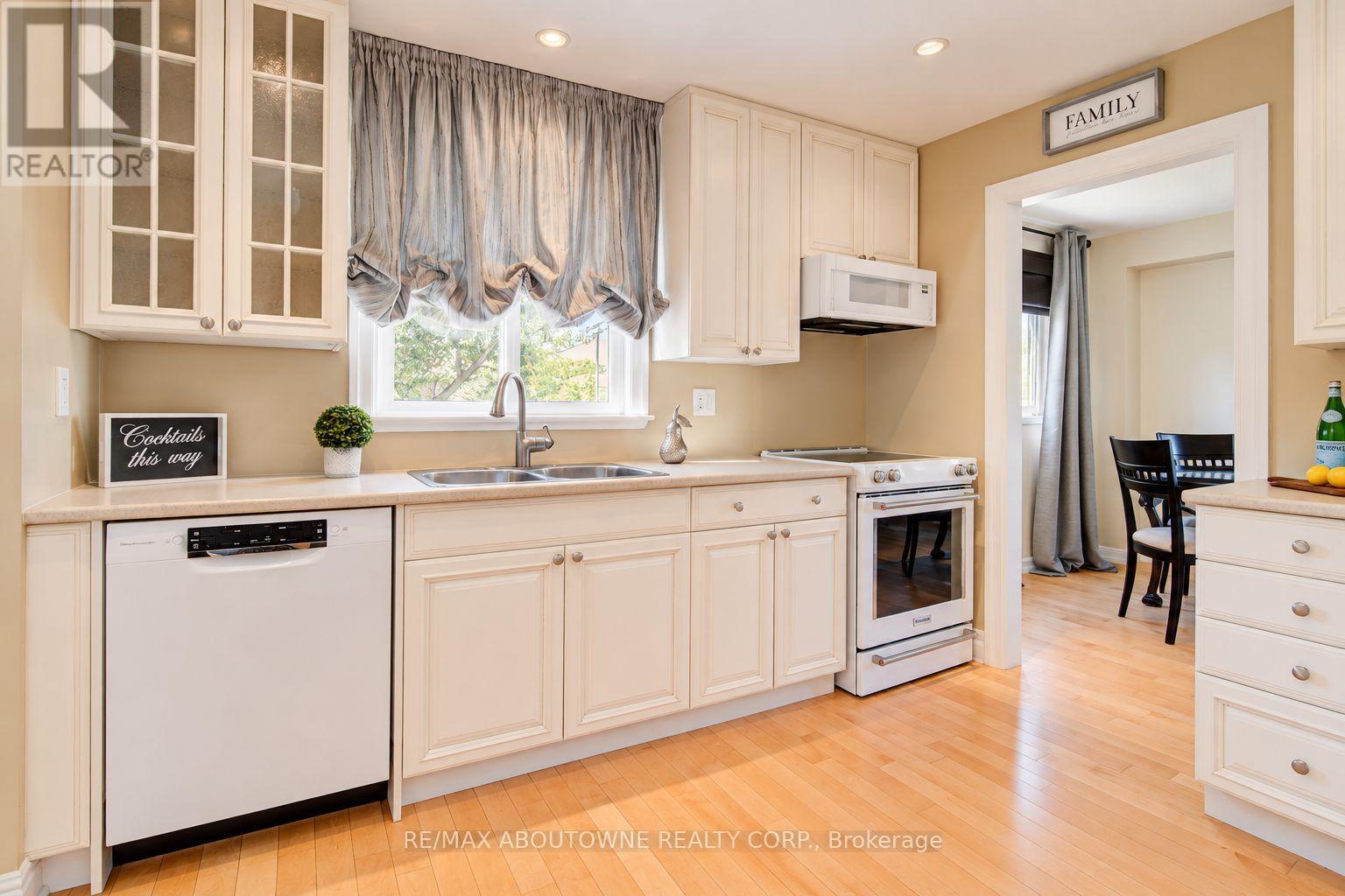 3668 Colonial Drive, Mississauga, Ontario  L5L 4N7 - Photo 13 - W13873418