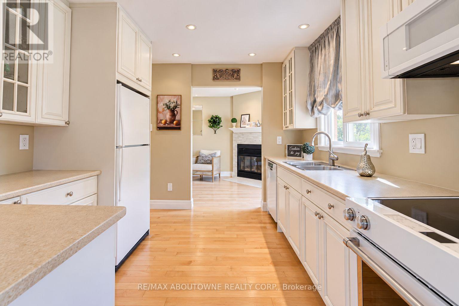 3668 Colonial Drive, Mississauga, Ontario  L5L 4N7 - Photo 15 - W13873418