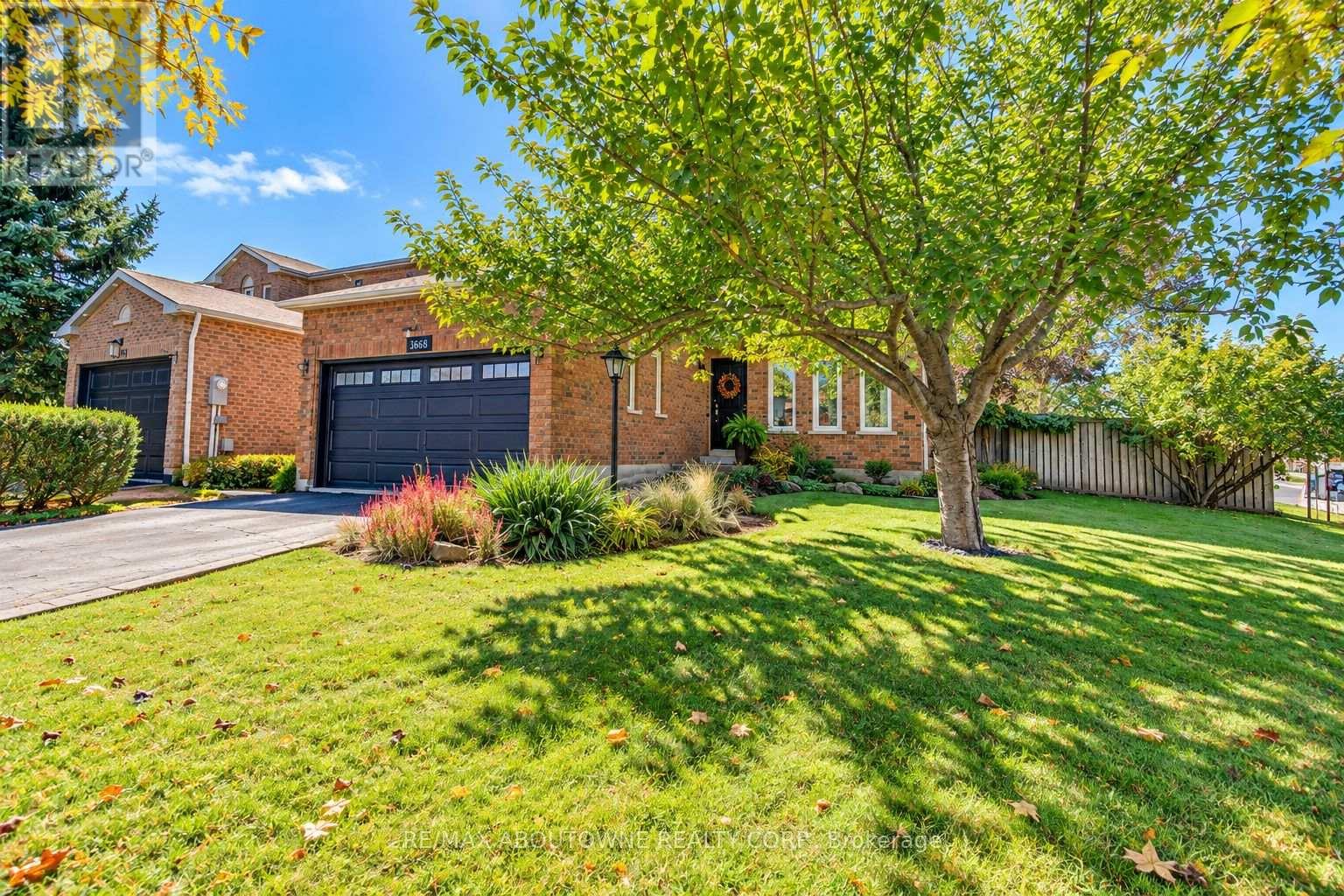 3668 Colonial Drive, Mississauga, Ontario  L5L 4N7 - Photo 2 - W13873418