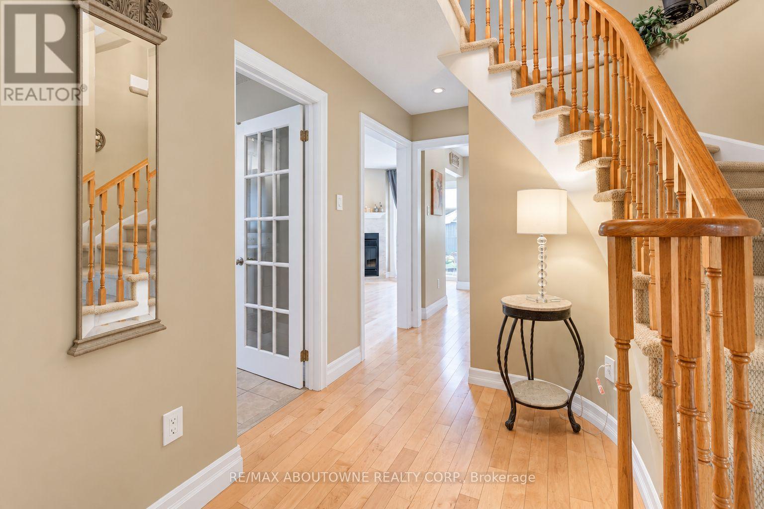 3668 Colonial Drive, Mississauga, Ontario  L5L 4N7 - Photo 5 - W13873418