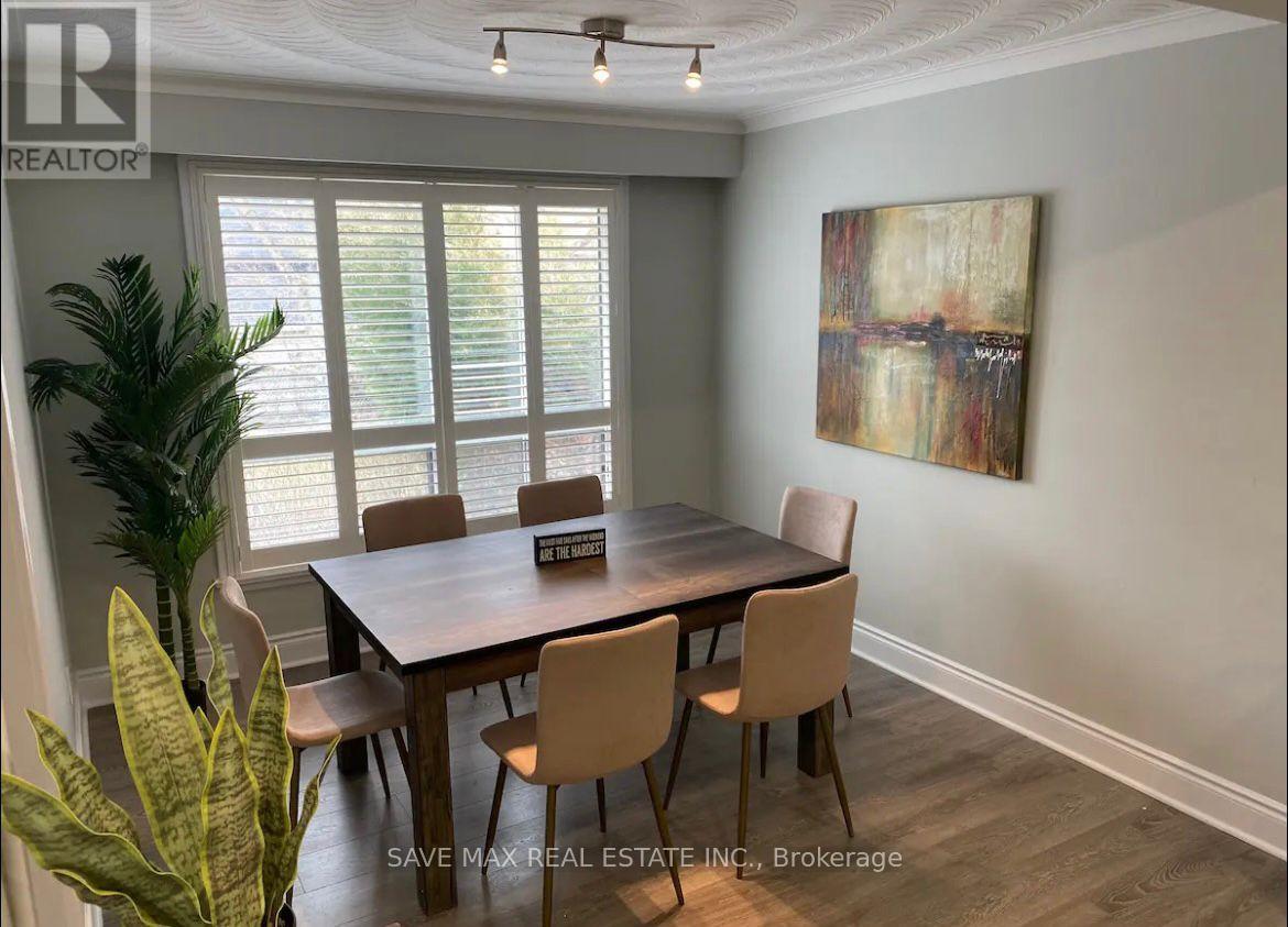 561 Weir Avenue, Oakville, Ontario  L6L 4X3 - Photo 5 - W13873438