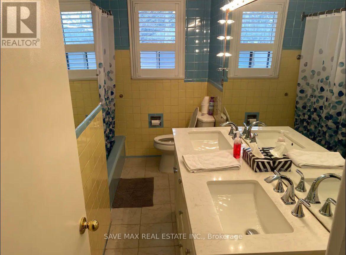 561 Weir Avenue, Oakville, Ontario  L6L 4X3 - Photo 8 - W13873438