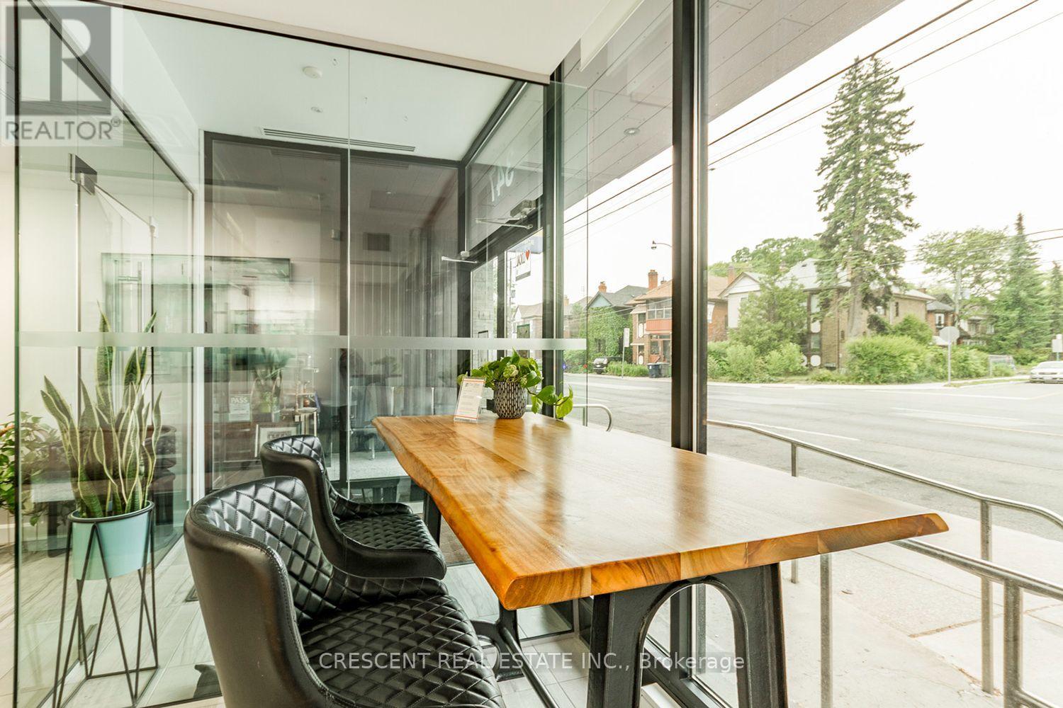 HOT DESK - 347 JANE STREET, Toronto, Ontario