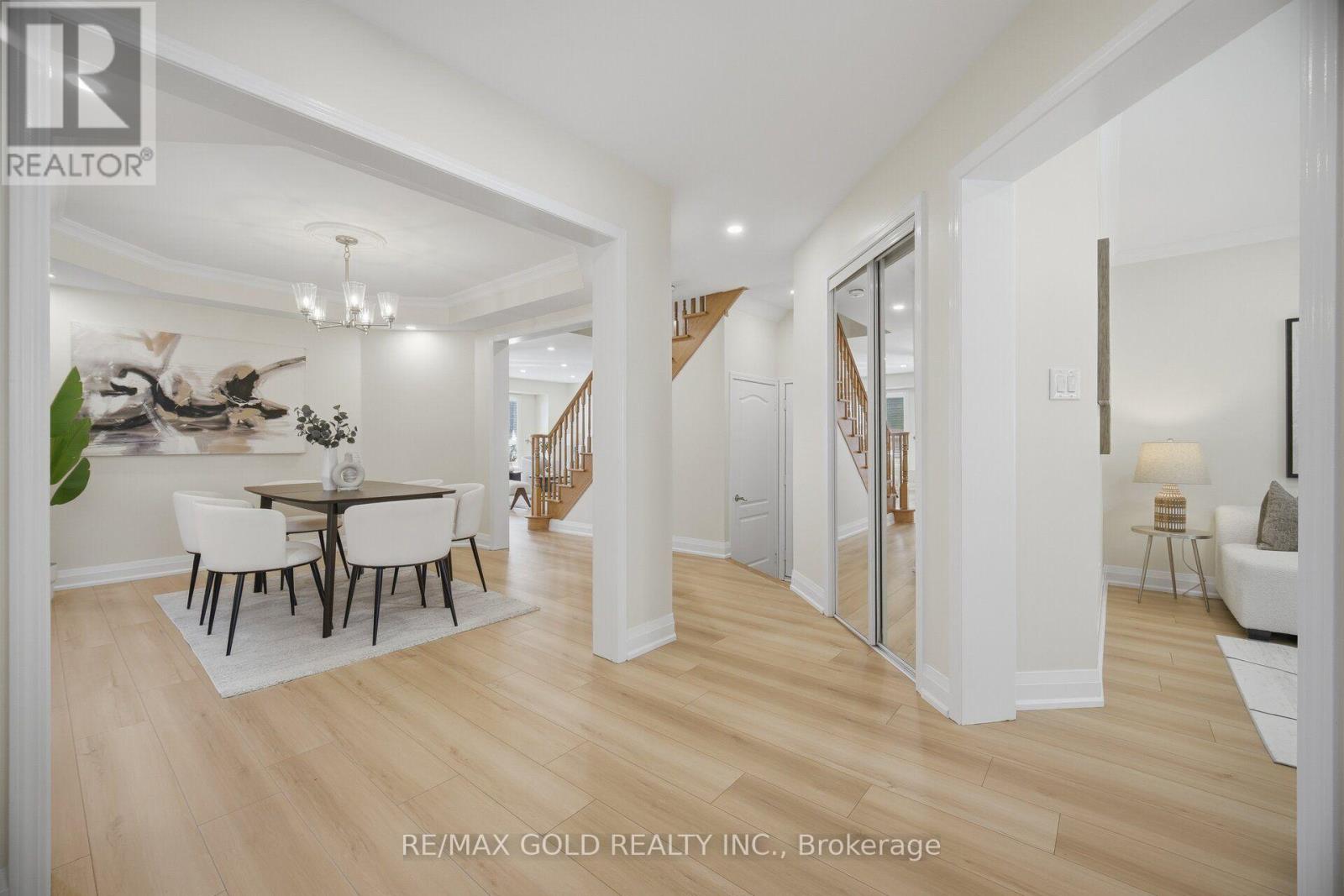 5566 Broadpath Gate, Mississauga, Ontario  L5M 6M4 - Photo 3 - W13873456