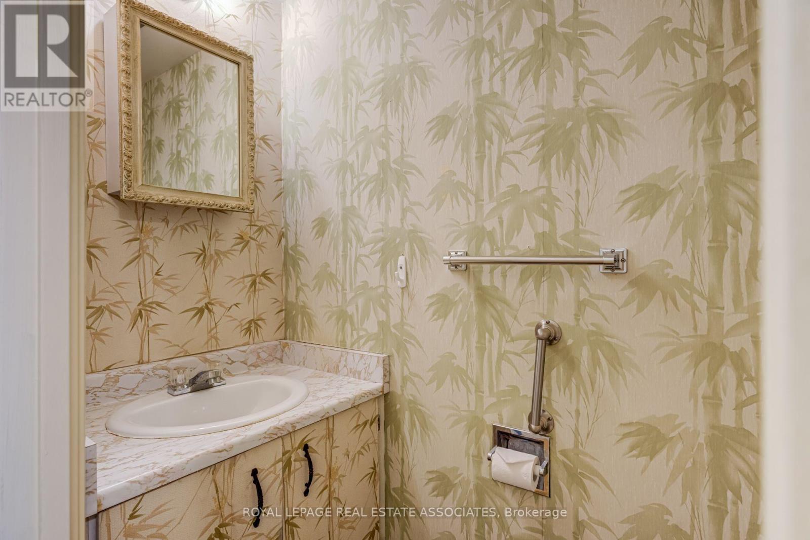 215 Mississauga Valley Boulevard, Mississauga, Ontario L5A 1Y7 - Photo 19 - W13871468